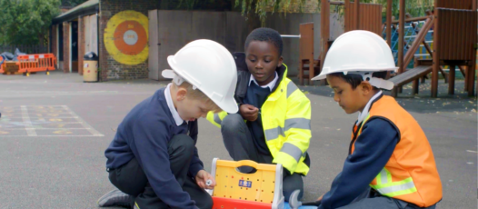 Children playing (construction)